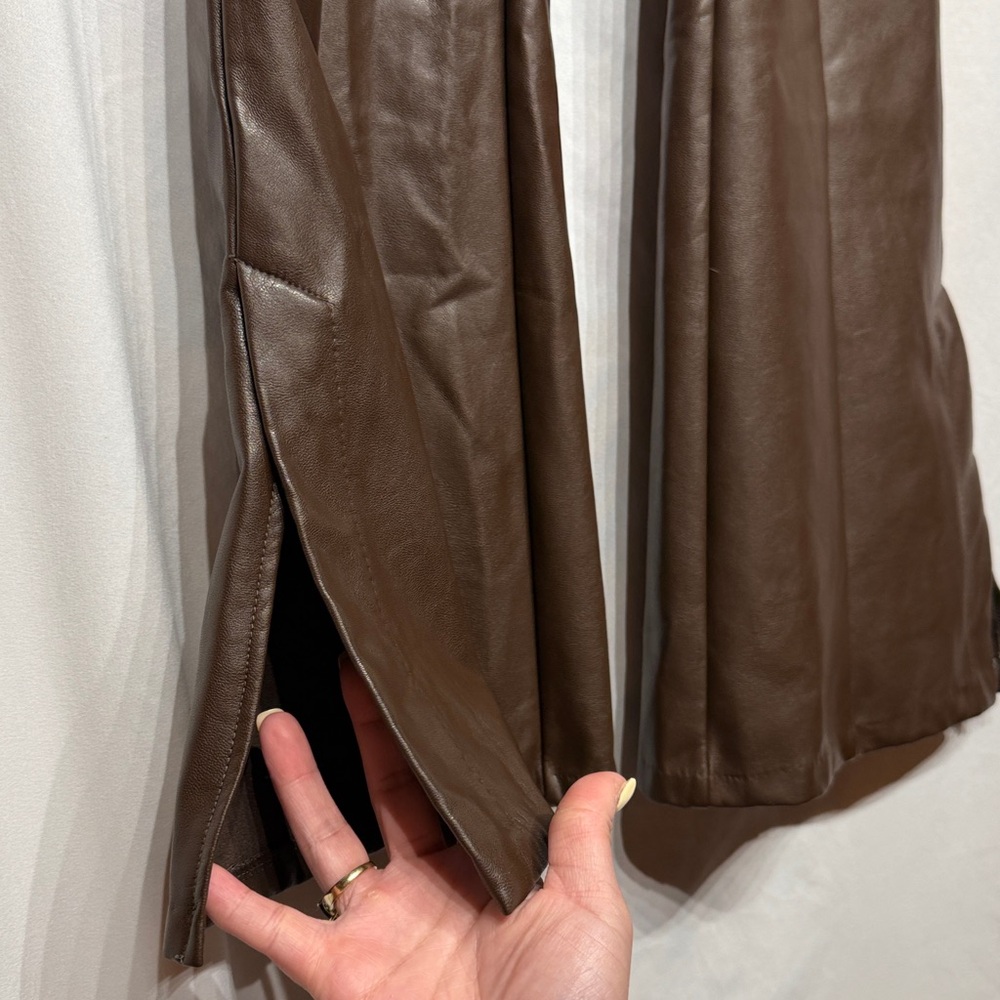Abercrombie & Fitch Split-Hem Vegan Leather Curve Love Slim Flare Pant Brown - Picture 6 of 13